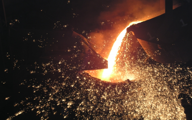 2004年，自建轉(zhuǎn)爐生產(chǎn)鋼水，成為實(shí)現(xiàn)鋼鐵全產(chǎn)業(yè)鏈條開(kāi)閘源頭