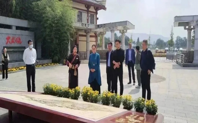 全國人大代表、中國民間商會(huì)副會(huì)長、全聯(lián)女企業(yè)家商會(huì)會(huì)長、天津榮程祥泰集團(tuán)董事會(huì)主席張榮華到靈寶市考察傳統(tǒng)文化保護(hù)傳承