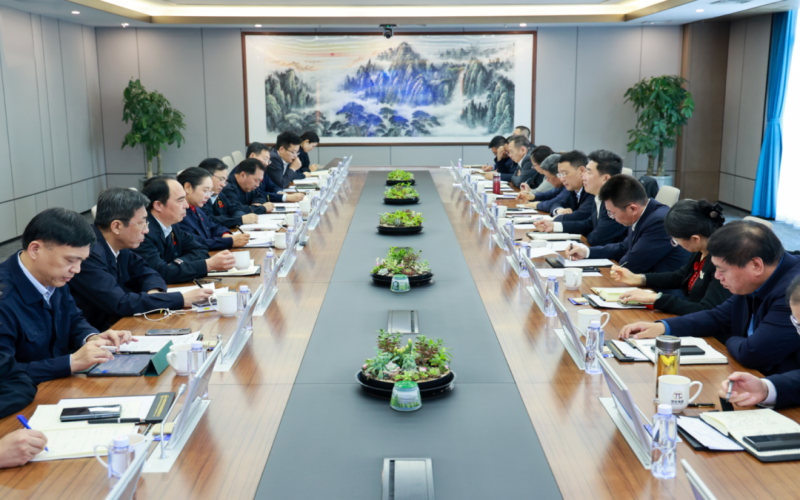 津南區(qū)委副書記、區(qū)長(zhǎng)楊灝一行到榮程集團(tuán)調(diào)研慰問(wèn)