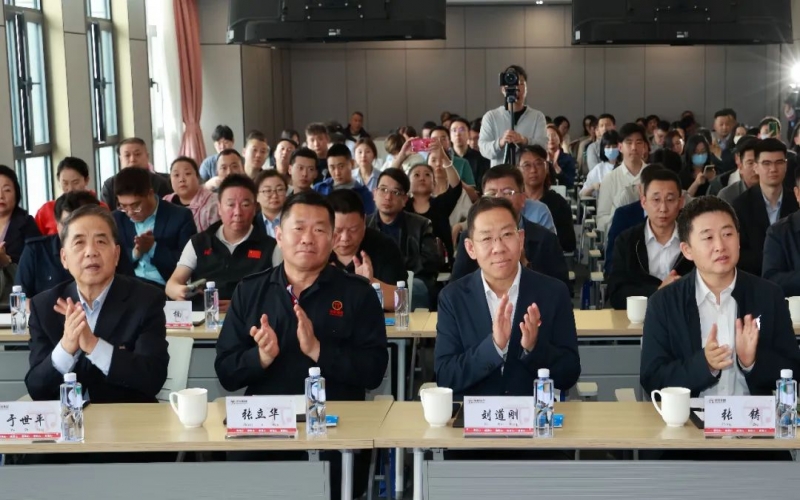 天津首場鐵路物流運輸專場推介會在榮程集團順利召開，開創(chuàng)先河！