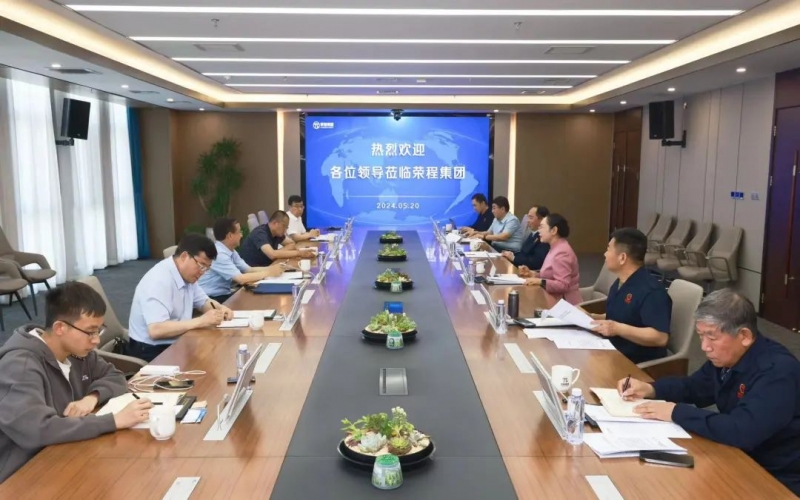 榮程集團(tuán)董事會主席張榮華與全國政協(xié)委員、甘肅省工信廳副廳長黃寶榮座談交流