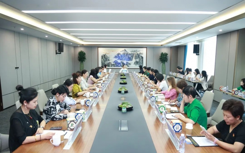 喜迎七一 向黨獻(xiàn)禮 - 張榮華主席與淄博市女企業(yè)家商會一行座談交流，凝聚她力量，展現(xiàn)她擔(dān)當(dāng)！