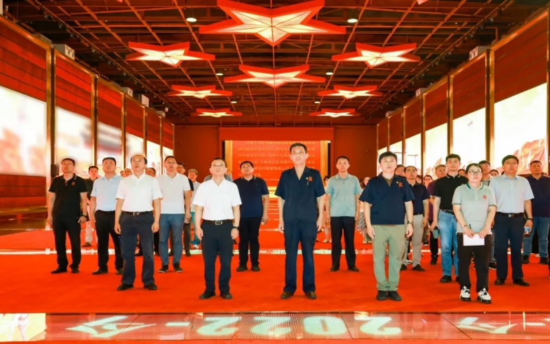 天津中德應(yīng)用技術(shù)大學(xué)黨委副書記、校長(zhǎng)王海龍一行到榮程集團(tuán)參觀交流