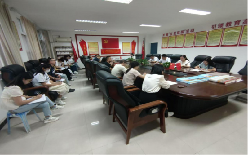 逐夢青藍(lán)，薪火相傳——略陽榮程中學(xué)2024——2025學(xué)年“青藍(lán)工程”師徒結(jié)對啟動儀式圓滿完成