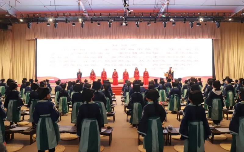 800余組家庭，近1800人，這兩場(chǎng)盛大的“開(kāi)筆禮”，讓孩子們終身難忘！