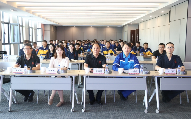 “大國工匠”走進(jìn)榮程 開講“匠心成長(zhǎng)路”