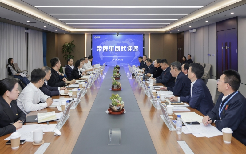 榮程集團董事會主席張榮華與中國能建北方區(qū)域總部黨委書記、總經(jīng)理邢巧英座談交流