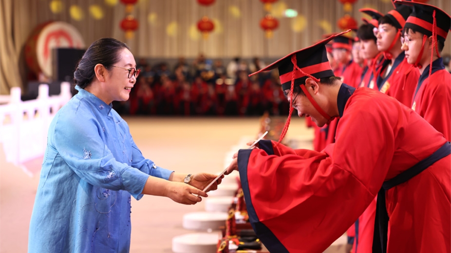 金秋揚(yáng)帆，逐夢(mèng)遠(yuǎn)航！榮程學(xué)子成人禮儀式